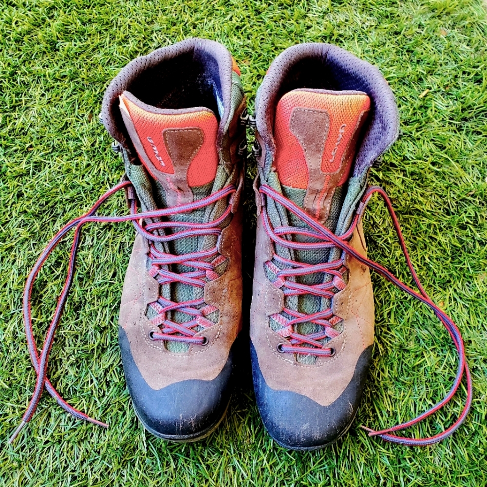 LOWA Focus GTX Men's Waterproof Midboot for Hiking, Trekking